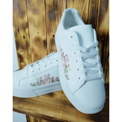 Zapatilla Clásica Blanca con Corazones de Colores